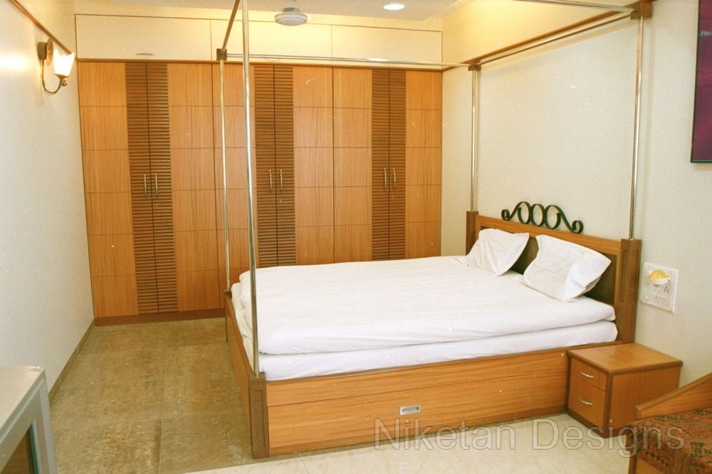 Niketan - bed with collapsible curtains